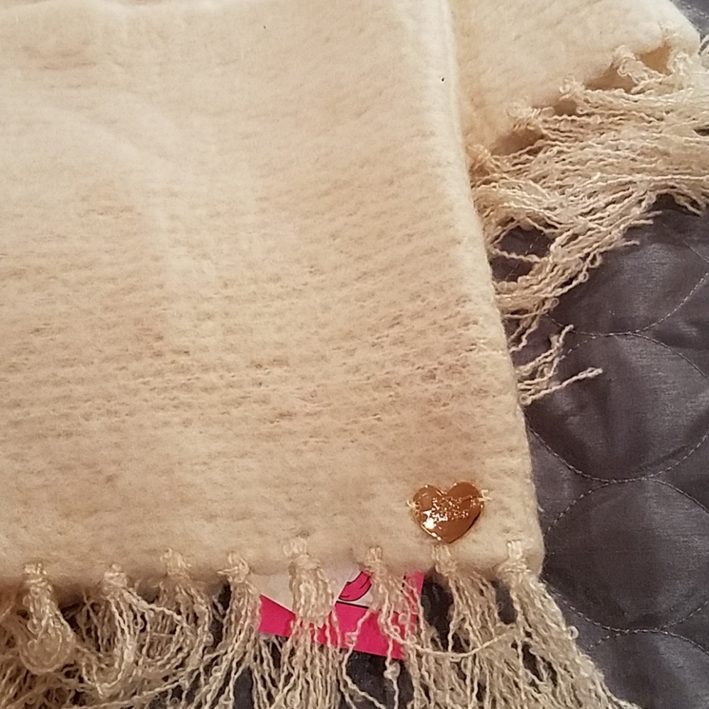 NWT Betsey Johnson Circle Fringed Scarf